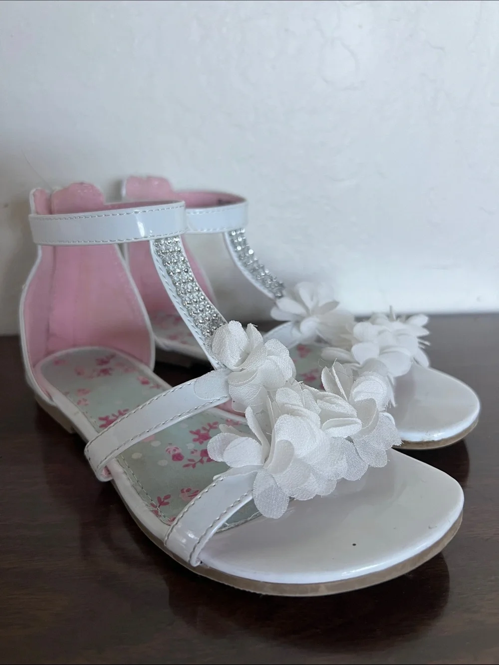 SO Size Girl 2 Med White Floral Rhinestone T-Strap Girls Sandals
